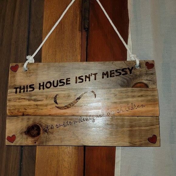 Wood sign - Picture 1 of 1